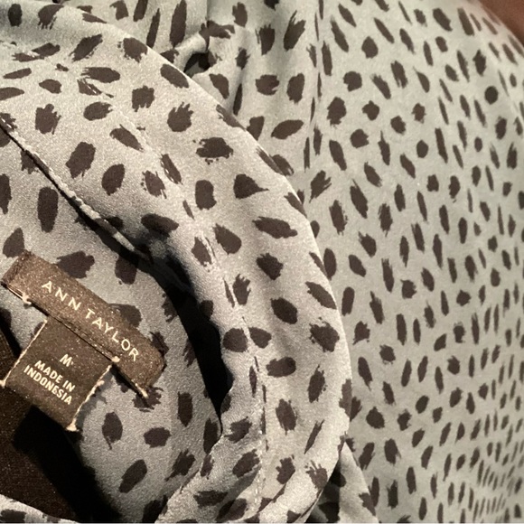 Ann Taylor gray blue abstract pattern long sleeve blouse EUC - Picture 6 of 7